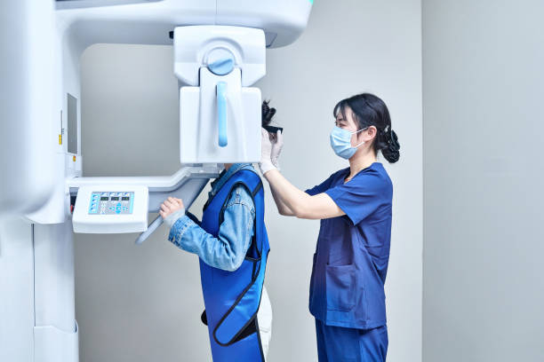 Best Mobile Emergency Dentist in Bannockburn, IL